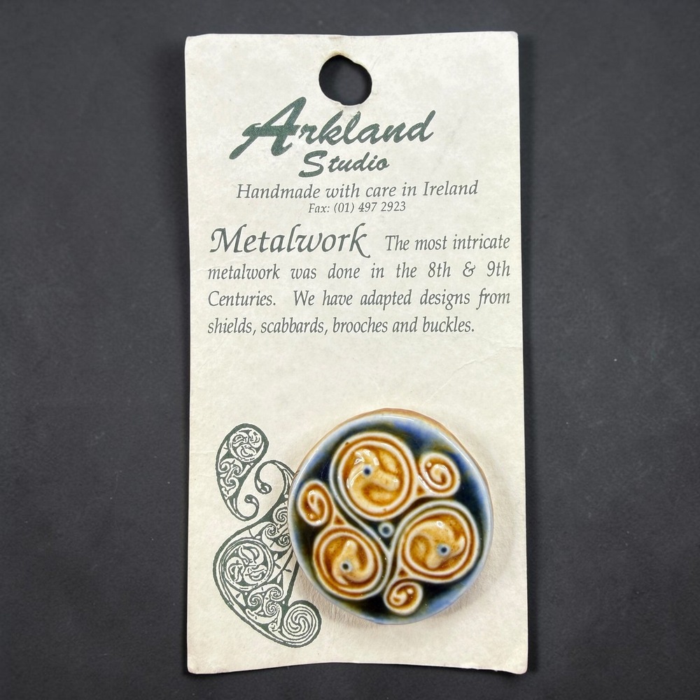 Arkland Studio‎ Ireland Handmade Ceramic Celtic Spiral Brooch Pin Blue Amber 1"